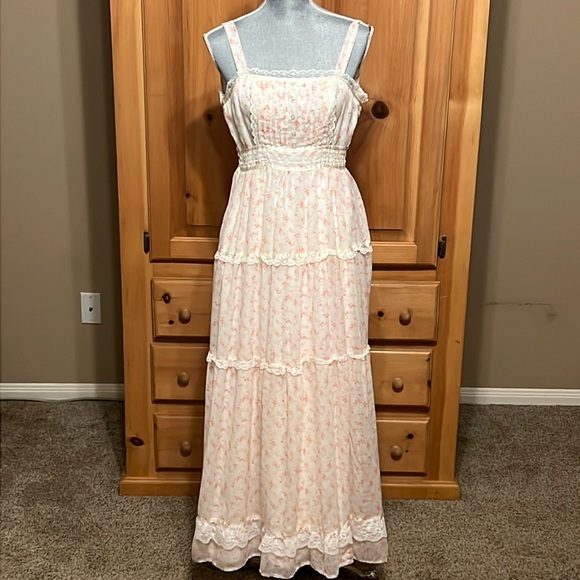 Gunne Sax Dresses & Skirts - Vintage 70’s Gunne Sax Pink & White Floral Prairie Dress XXS
